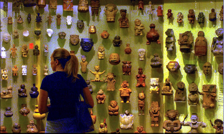 curved wall of mounted pre-Colombian figures